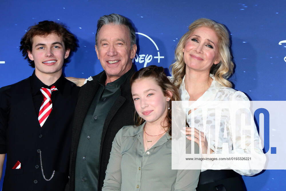 LOS ANGELES - NOV 6: Austin Kane, Tim Allen, Elizabeth Allen-Dick, Elizabeth Mitchell at The Santa Clauses Premiere Screening at Walt Disney Studios on November 6, 2022 in Burbank, CA Burbank USA - ZUMAb170 20221106_zap_b170_099