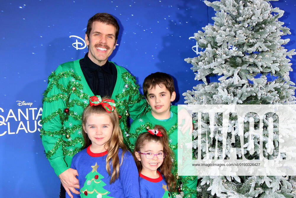 LOS ANGELES - NOV 6: Perez Hilton, children at The Santa Clauses Premiere Screening at Walt Disney Studios on November 6, 2022 in Burbank, CA Burbank USA - ZUMAb170 20221106_zap_b170_097