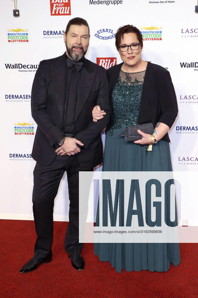 Rea Garvey und Kerstin Held bei der 15. Verleihung der Goldenen Bild der Frau 2022 im Stage Theater Neue Flora. Hamburg