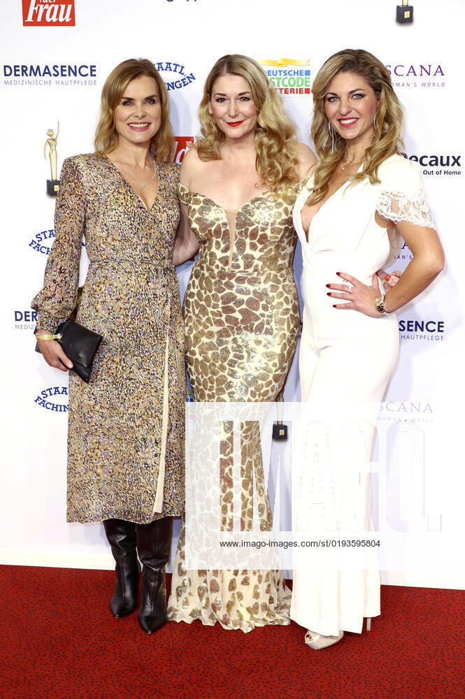 Bilder des Jahres 2022, Entertainment 11 November Entertainment Themen der Woche KW45 Andrea Lüdke, Sandra Quadflieg und Christine Deck bei der 15. Verleihung der Goldenen Bild der Frau 2022 im Stage Theater Neue Flora. Hamburg