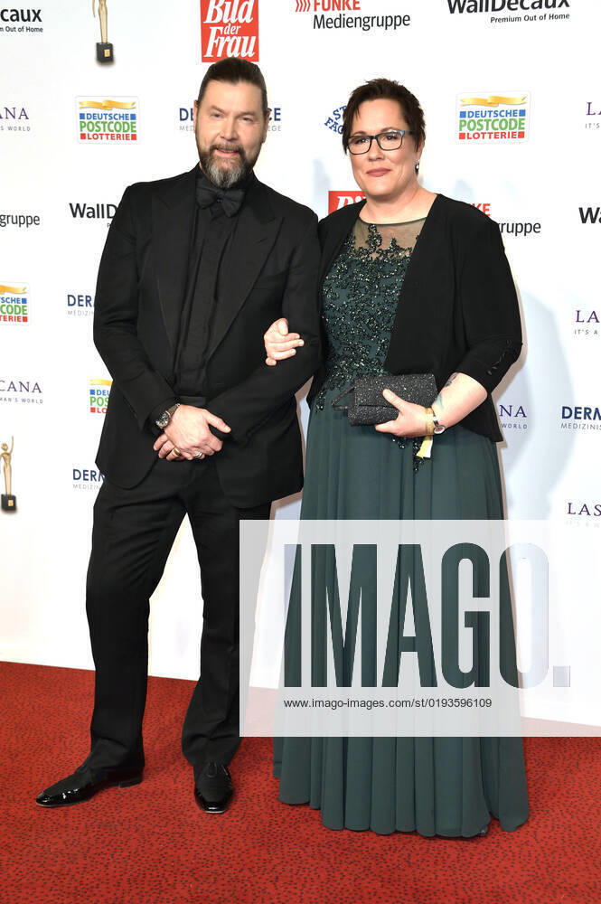 Rea Garvey und Kerstin Held bei der 15. Verleihung der Goldenen Bild der Frau 2022 im Stage Theater Neue Flora. Hamburg