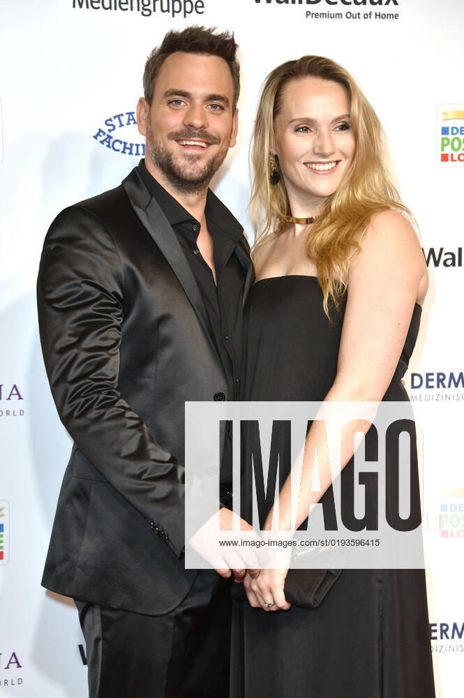 Marc Barthel mit Ehefrau Anna Hofbauer bei der 15. Verleihung der Goldenen Bild der Frau 2022 im Stage Theater Neue Flora. Hamburg