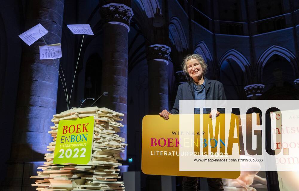 2022-11-10 21:23:06 THE HAGUE - Anjet Daanje has won the Boekenbon Literatuurprijs 2022 with The song of stork and dromedary. This year the award ceremony took place in the Grote of Sint-Jacobskerk. ANP LEX VAN LIESHOUT netherlands out - belgium out