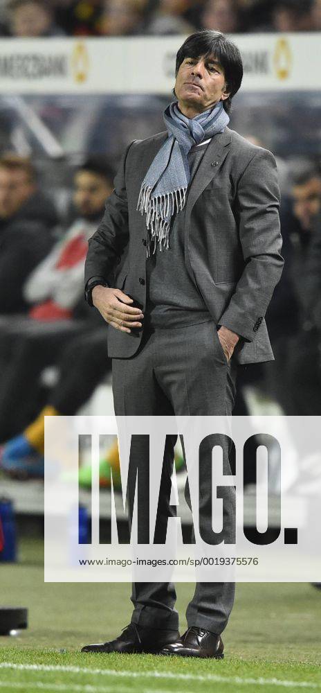 Nationaltrainer Trainer Coach Joachim Jogi Löw (GER) am Spielfeldrand unzufrieden DFB Länderspiel Deutschland gegen Australien Freundschaftsspiel Fußball Herren GER vs AUS Saison 2014 2015 Kaiserslautern Fritz-Walter-Stadion 25.03.2015 DFB Länderspiel Deutschland gegen Australien