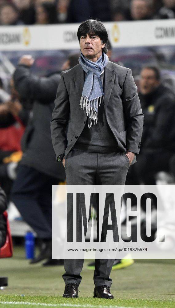 Nationaltrainer Trainer Coach Joachim Jogi Löw (GER) am Spielfeldrand DFB Länderspiel Deutschland gegen Australien Freundschaftsspiel Fußball Herren GER vs AUS Saison 2014 2015 Kaiserslautern Fritz-Walter-Stadion 25.03.2015 DFB Länderspiel Deutschland gegen Australien