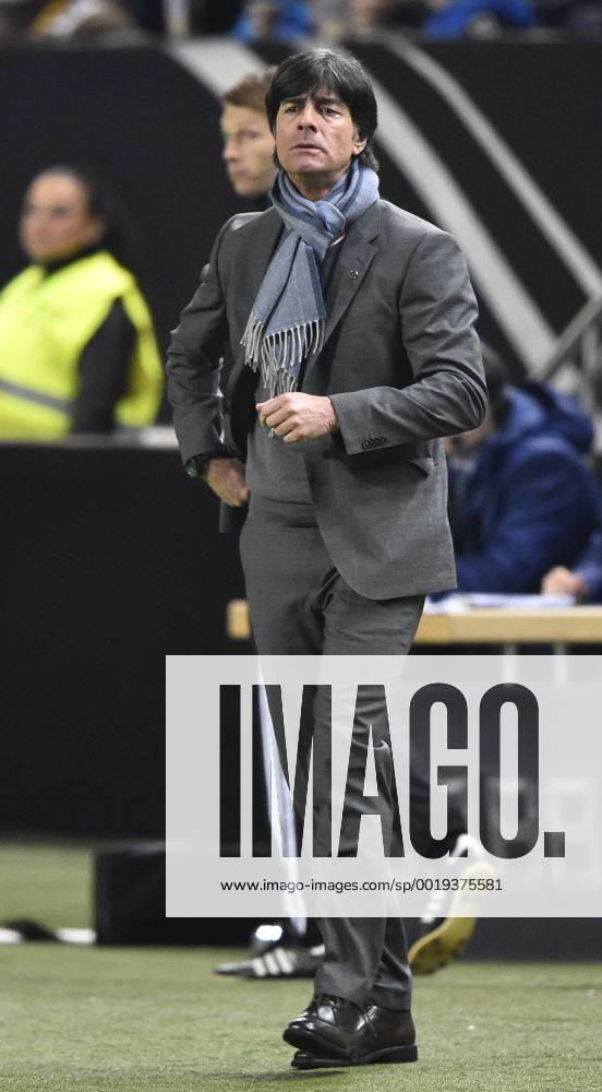 Nationaltrainer Trainer Coach Joachim Jogi Löw (GER) am Spielfeldrand unzufrieden DFB Länderspiel Deutschland gegen Australien Freundschaftsspiel Fußball Herren GER vs AUS Saison 2014 2015 Kaiserslautern Fritz-Walter-Stadion 25.03.2015 DFB Länderspiel Deutschland gegen Australien