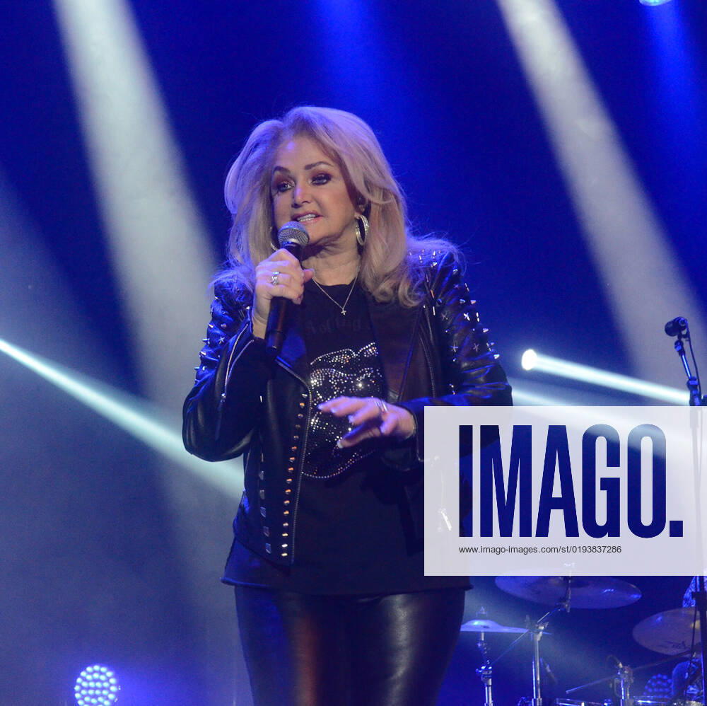 Welsh singer Bonnie Tyler, known for her numerous worldwide hits with the songs Total Eclipse of the Heart , It s a Heartache , Making Love , Holding Out for a Hero , Lost in France and Bitterblue , performs at concert hall Tokio Marine Hall, in Sao Paulo, on a tour in which he is completing 50 years of career, on Saturday night (12).