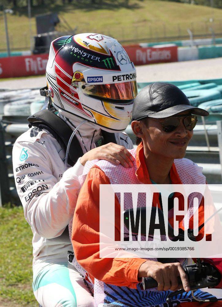 Lewis Hamilton; Mercedes Grand Prix, Ausfall, formula 1 GP, Malaysia in Kuala Lumpur Sepang 27.03.2015 Photo:mspb Thomas Melzer Lewis Hamilton; Ausfall, formula 1 GP, Malaysia