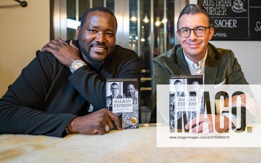20221114 Buchpraesentation -Balkan-Express- mit Autoren Quinton Aaron und Markus Posset WIEN, OESTERREICH - 14. NOVEMBER: Hollywood-Filmschauspieler und Co-Autor Quinton Aaron und Medienmanager und Autor Markus Posset waehrend der Buchpraesentation des Romans -Balkan Express - Eine Geschichte ueber die wahrheit- im Radisson Blu Style Hotel am 14. November 2022 in Wien, Oesterreich. 221114_SEPA_17_007