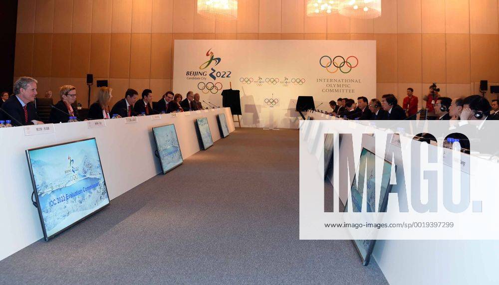 (150328) -- BEIJING, March 28, 2015 -- The Beijing 2022 Olympic Winter games Winterspiele Spiele Summer games Bid Committee and the Evaluation Commission of the International Olympic Committee (IOC) attend the closing ceremony of presentations for the IOC Evaluation Commission in Beijing, capital of China, on March 28, 2015. ) (SP)CHINA-BEIJING-IOC EVALUATION GongxLei