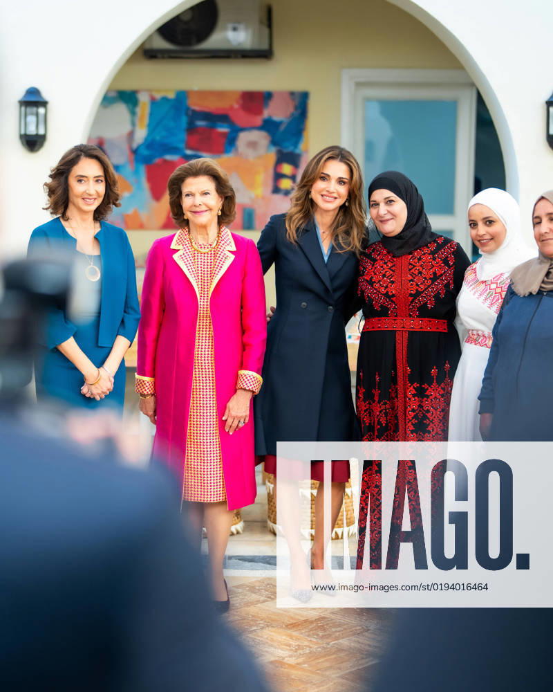 Bilder des Jahres 2022, Entertainment 11 November Entertainment Themen der Woche KW46 15-11-2022 Jordan Queen Rania with Queen Silvia of Sweden during a visit to the Queen Rania Family and Child Center in Jabal Al Nasr, Amman, Jordan. Â