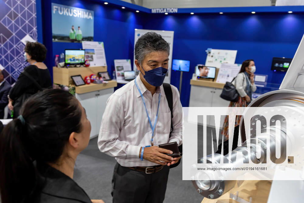 Participants watch new technologies in the Japanese Pavilion during the COP27 UN Climate Change Conference, held by UNFCCC in Sharm El-Sheikh International Convention Center. COP27, running from November 6 to November 18 in Sharm El Sheikh focuses on implementation of measures already agreed during previous COPs. The Conference in Sharm El Sheikh focuses also on the most vulnerable communities as the climate crisis hardens life conditions of those already most disadvantaged. Sharm El Sheikh Egypt - ZUMAs197 20221116_zaa_s197_273