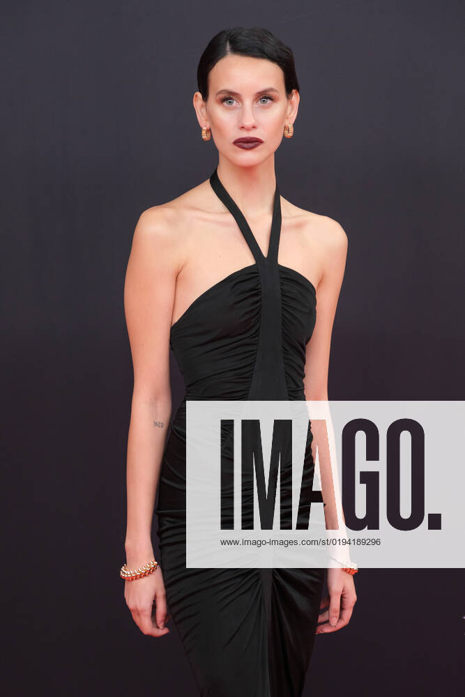 Milena Smit attends the Harper s Bazaar Women Of The Year awards 2022 at the Callao cinema in Madrid. Madrid Spain - ZUMAs197 20221116_zaa_s197_392