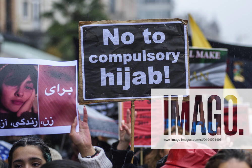 Demonstration in te streets of Brussels against mollahs, torture, hijab, and pressure against women in Iran - No to compulsory Hijab Manifestation dans les rues de Bruxelles de la population iranienne contre le pouvoir des mollahs, la torture, la peur le port obligatoire du hijab, .. en Iran - Non au port obligatoire du Hijab Reporters QUINET JEANxMARCxQUINET
