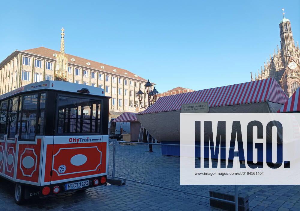Nürnberger Christkindlesmarkt. Vorbereitung der Weihnachtsmärkte während die Covid 19 Coronavirus Pandemie in Nürnberg , Bayern , Deutschland . November 19 , 2022.