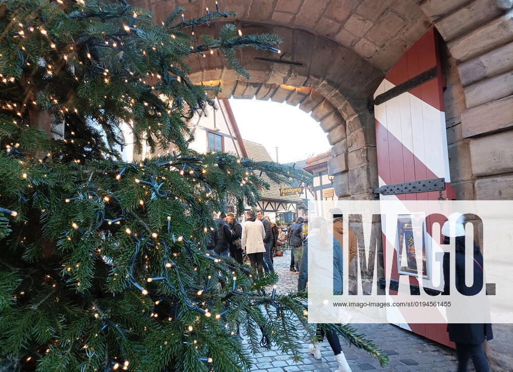 Nürnberger Christkindlesmarkt. Vorbereitung der Weihnachtsmärkte während die Covid 19 Coronavirus Pandemie in Nürnberg , Bayern , Deutschland . November 19 , 2022.