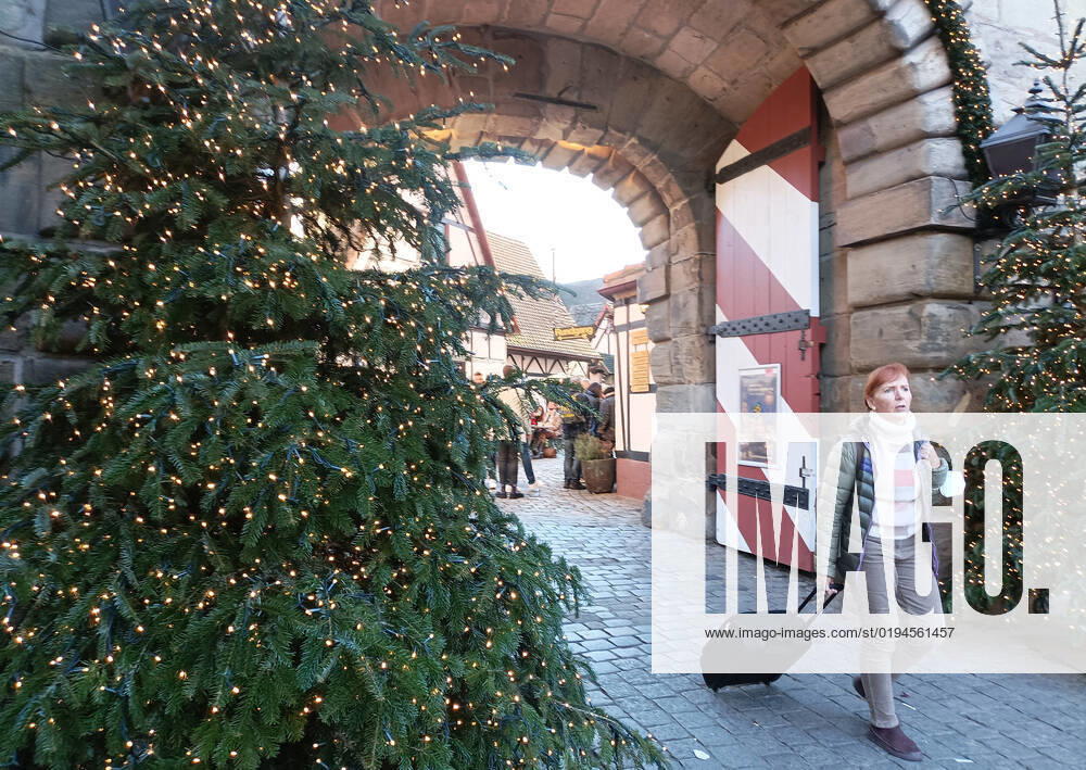 Nürnberger Christkindlesmarkt. Vorbereitung der Weihnachtsmärkte während die Covid 19 Coronavirus Pandemie in Nürnberg , Bayern , Deutschland . November 19 , 2022.