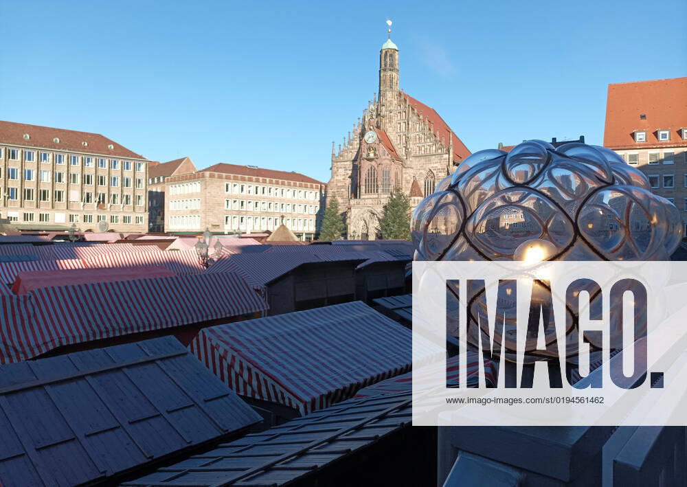 Nürnberger Christkindlesmarkt. Vorbereitung der Weihnachtsmärkte während die Covid 19 Coronavirus Pandemie in Nürnberg , Bayern , Deutschland . November 19 , 2022.