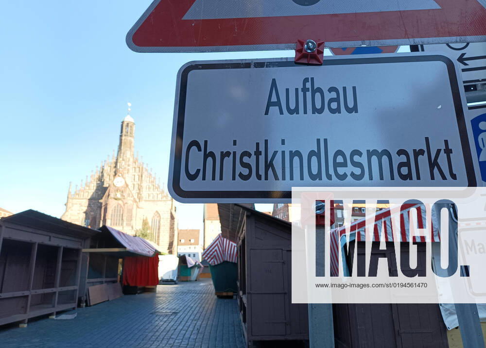 Nürnberger Christkindlesmarkt. Vorbereitung der Weihnachtsmärkte während die Covid 19 Coronavirus Pandemie in Nürnberg , Bayern , Deutschland . November 19 , 2022.