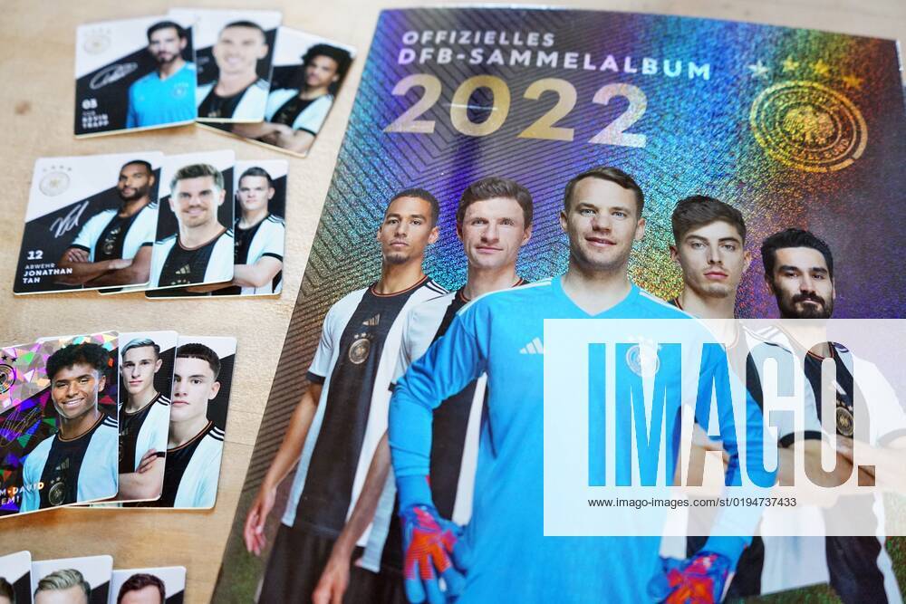 Rewe verschenkt jetzt das offizielle DFB-Sammelalbum. Der Rewe-Konzern hat beschlossen wegen der Fifa-Entscheidung zur One-Love-Armbinde die Kooperation mit dem DFB ab sofort zu beenden. Germany 2022-11-22_Rewe_DFB-Sammelalbum_Foto_Hercher_5