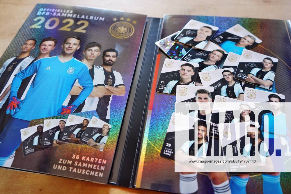 Rewe verschenkt jetzt das offizielle DFB-Sammelalbum. Der Rewe-Konzern hat beschlossen wegen der Fifa-Entscheidung zur One-Love-Armbinde die Kooperation mit dem DFB ab sofort zu beenden. Germany 2022-11-22_Rewe_DFB-Sammelalbum_Foto_Hercher_6