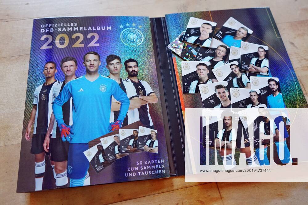 Rewe verschenkt jetzt das offizielle DFB-Sammelalbum. Der Rewe-Konzern hat beschlossen wegen der Fifa-Entscheidung zur One-Love-Armbinde die Kooperation mit dem DFB ab sofort zu beenden. Germany 2022-11-22_Rewe_DFB-Sammelalbum_Foto_Hercher_7