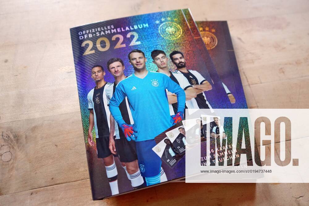 Rewe verschenkt jetzt das offizielle DFB-Sammelalbum. Der Rewe-Konzern hat beschlossen wegen der Fifa-Entscheidung zur One-Love-Armbinde die Kooperation mit dem DFB ab sofort zu beenden. Germany 2022-11-22_Rewe_DFB-Sammelalbum_Foto_Hercher_8