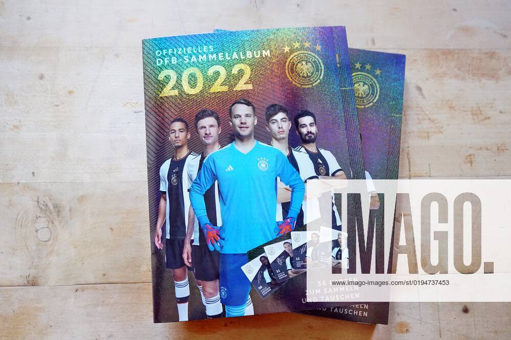 Rewe verschenkt jetzt das offizielle DFB-Sammelalbum. Der Rewe-Konzern hat beschlossen wegen der Fifa-Entscheidung zur One-Love-Armbinde die Kooperation mit dem DFB ab sofort zu beenden. Germany 2022-11-22_Rewe_DFB-Sammelalbum_Foto_Hercher_9