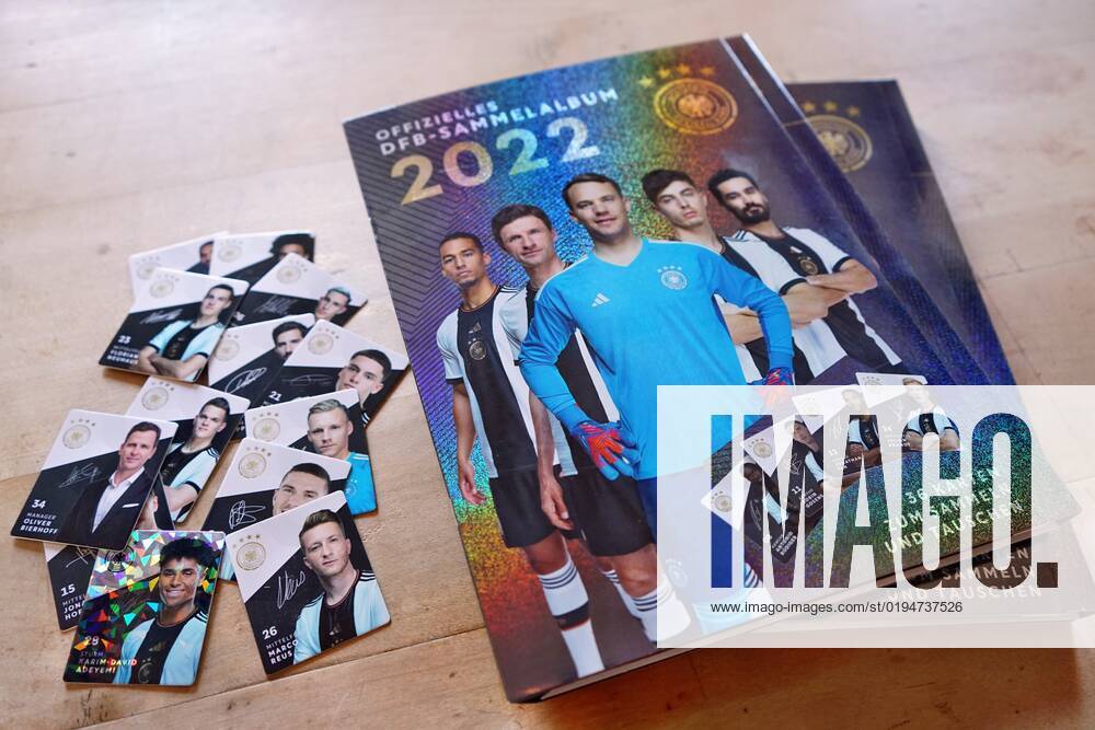 Rewe verschenkt jetzt das offizielle DFB-Sammelalbum. Der Rewe-Konzern hat beschlossen wegen der Fifa-Entscheidung zur One-Love-Armbinde die Kooperation mit dem DFB ab sofort zu beenden. Germany 2022-11-22_Rewe_DFB-Sammelalbum_Foto_Hercher_11