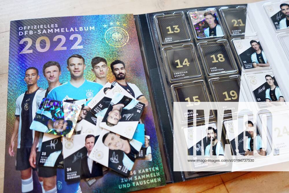 Rewe verschenkt jetzt das offizielle DFB-Sammelalbum. Der Rewe-Konzern hat beschlossen wegen der Fifa-Entscheidung zur One-Love-Armbinde die Kooperation mit dem DFB ab sofort zu beenden. Germany 2022-11-22_Rewe_DFB-Sammelalbum_Foto_Hercher_13
