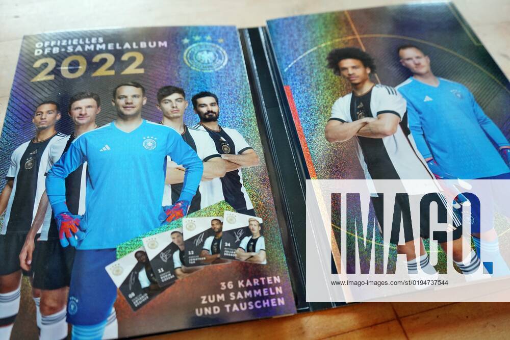 Rewe verschenkt jetzt das offizielle DFB-Sammelalbum. Der Rewe-Konzern hat beschlossen wegen der Fifa-Entscheidung zur One-Love-Armbinde die Kooperation mit dem DFB ab sofort zu beenden. Germany 2022-11-22_Rewe_DFB-Sammelalbum_Foto_Hercher_15