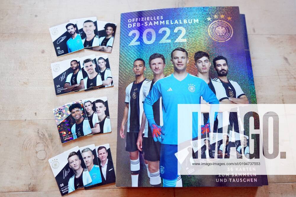 Rewe verschenkt jetzt das offizielle DFB-Sammelalbum. Der Rewe-Konzern hat beschlossen wegen der Fifa-Entscheidung zur One-Love-Armbinde die Kooperation mit dem DFB ab sofort zu beenden. Germany 2022-11-22_Rewe_DFB-Sammelalbum_Foto_Hercher_17