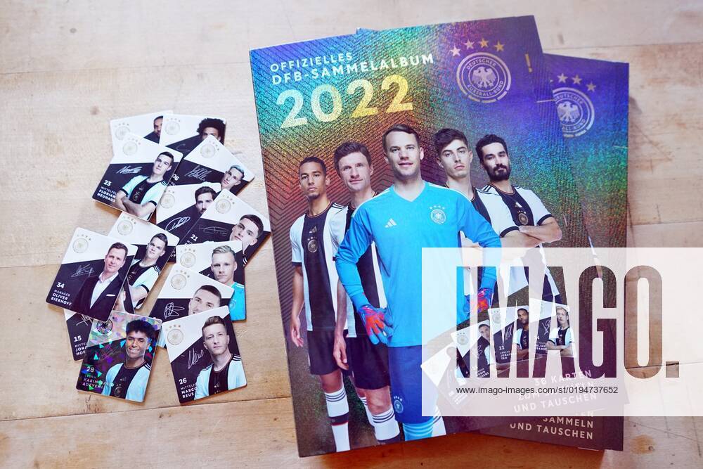 Rewe verschenkt jetzt das offizielle DFB-Sammelalbum. Der Rewe-Konzern hat beschlossen wegen der Fifa-Entscheidung zur One-Love-Armbinde die Kooperation mit dem DFB ab sofort zu beenden. Germany 2022-11-22_Rewe_DFB-Sammelalbum_Foto_Hercher_10