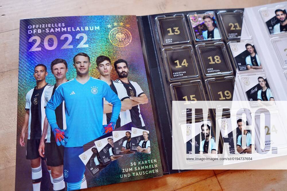 Rewe verschenkt jetzt das offizielle DFB-Sammelalbum. Der Rewe-Konzern hat beschlossen wegen der Fifa-Entscheidung zur One-Love-Armbinde die Kooperation mit dem DFB ab sofort zu beenden. Germany 2022-11-22_Rewe_DFB-Sammelalbum_Foto_Hercher_12