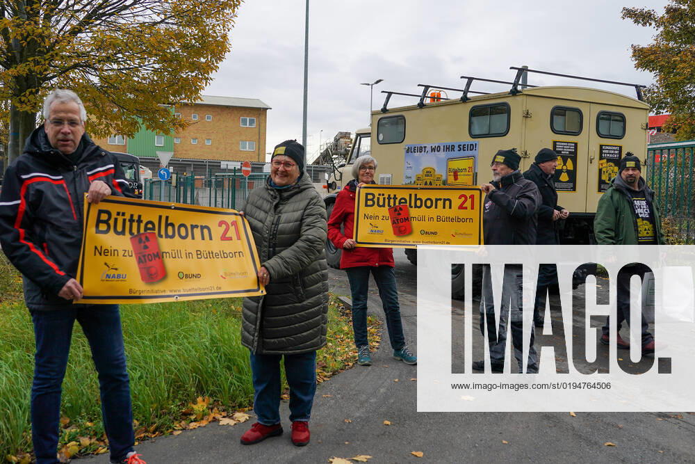 Protest der BI Büttelborn 21 gegen die Einlagerung von freigemessenen Abfällen aus Biblis - Büttelborn 22.11.2022: Protest an der Deponie gegen die Zuweisung von freigemessenen Abfällen aus dem AKW Biblis