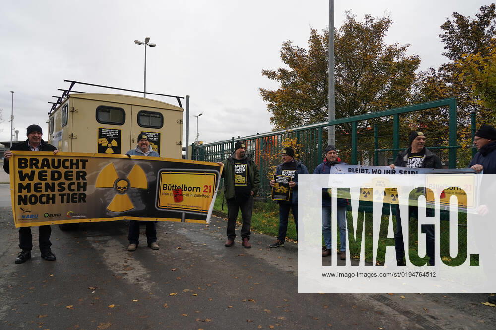 Protest der BI Büttelborn 21 gegen die Einlagerung von freigemessenen Abfällen aus Biblis - Büttelborn 22.11.2022: Protest an der Deponie gegen die Zuweisung von freigemessenen Abfällen aus dem AKW Biblis