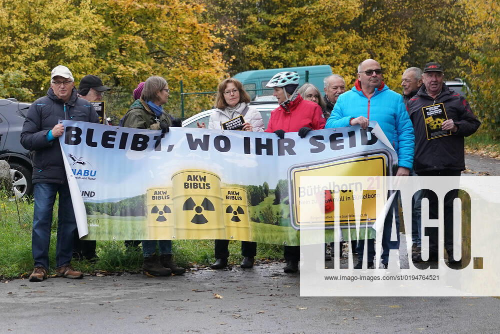 Protest der BI Büttelborn 21 gegen die Einlagerung von freigemessenen Abfällen aus Biblis - Büttelborn 22.11.2022: Protest an der Deponie gegen die Zuweisung von freigemessenen Abfällen aus dem AKW Biblis