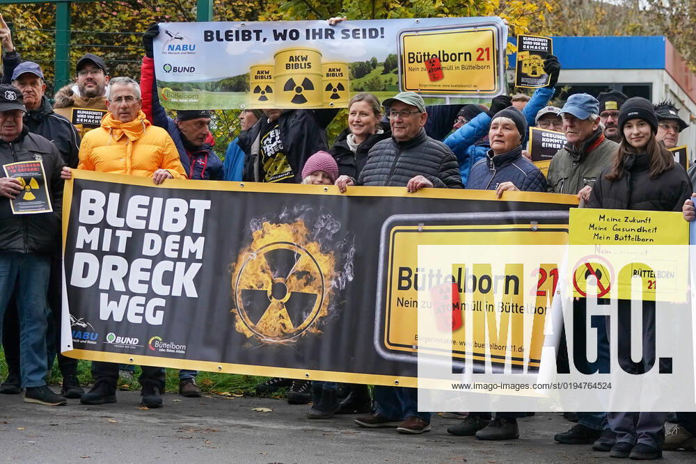 Büttelborner Bürger und die BI Büttelborn 21 protestieren gegen die Zuweisung von Atommüll - Büttelborn 22.11.2022: Protest an der Deponie gegen die Zuweisung von freigemessenen Abfällen aus dem AKW Biblis