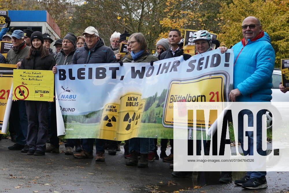 Protest der BI Büttelborn 21 gegen die Einlagerung von freigemessenen Abfällen aus Biblis - Büttelborn 22.11.2022: Protest an der Deponie gegen die Zuweisung von freigemessenen Abfällen aus dem AKW Biblis
