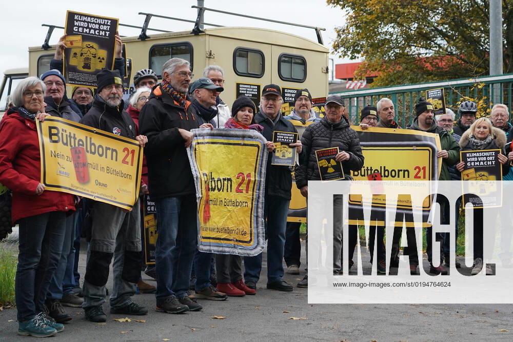 Büttelborner Bürger und die BI Büttelborn 21 protestieren gegen die Zuweisung von Atommüll - Büttelborn 22.11.2022: Protest an der Deponie gegen die Zuweisung von freigemessenen Abfällen aus dem AKW Biblis