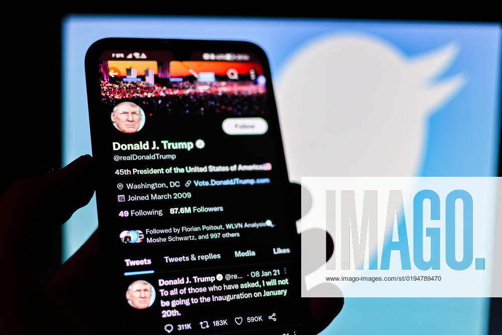 Elon Musk reactived Donald Trump s Twitter account. It was banned since 2021 - Clermont-Ferrand, November 22, 2022. Clermont Ferrand France - ZUMAf173 20221122_zip_f173_003