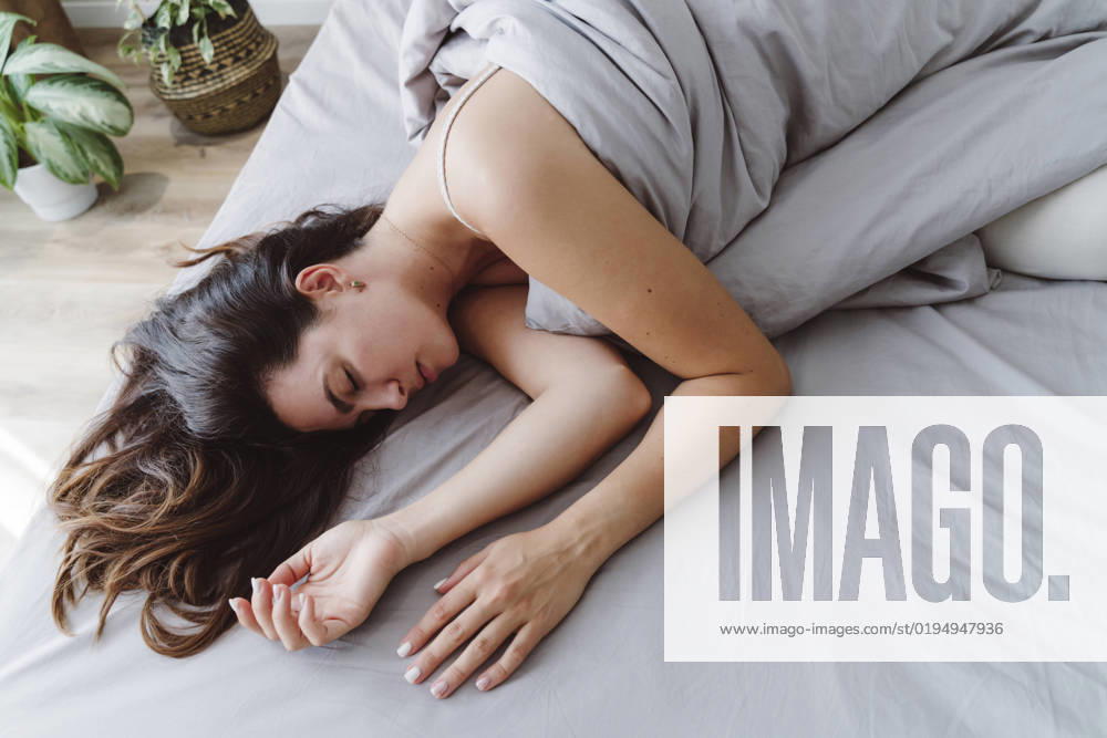 Woman sleeping in bed at home model released, Symbolfoto property released, OSF01098
