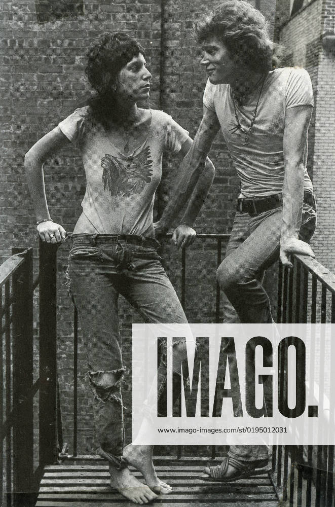 American singer and songwriter Patty Smith and photographer Robert Mapplethorpe on the Hotel Chelsea, New York 1971