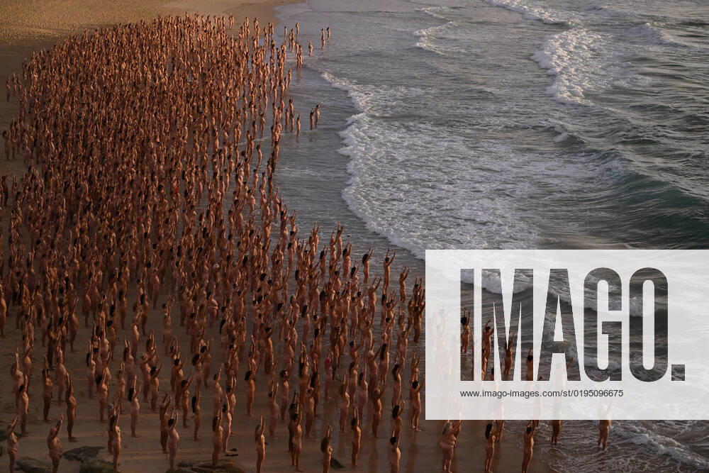 SPENCER TUNICK NUDE BEACH INSTALLATION SYDNEY, Thousands of people stand nude, as part of an installation by contemporary artist Spencer Tunick, at Bondi Beach in Sydney, Saturday, November 26, 2022. Thousands of people have bared all for photographer Spencer Tunick at Sydney s Bondi Beach. The shoot aims to remind people to get checked for skin cancer. ( NO ARCHIVING, , NO USE IN BOOKS WITHOUT CONSENT SYDNEY NSW AUSTRALIA