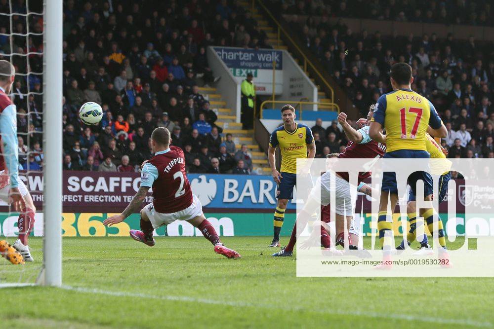 Arsenal s Aaron Ramsey scores the opening goal - Burnley vs. Arsenal - Barclay s Premier League - Turf Moor - Burnley - 11 04 2015 Pic Philip Oldham Sportimage .