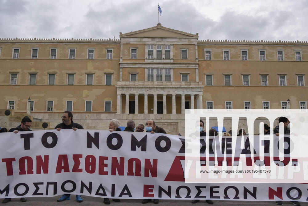 Protesters hold banners and placards. Doctors and staff in public healthcare gathered outside the parliament to protest over a bill that was introduced by the government, according to which people who need an operation will be able to bypass the waiting list if they can afford to pay Athens Greece - ZUMAg221 20221128_zap_g221_008