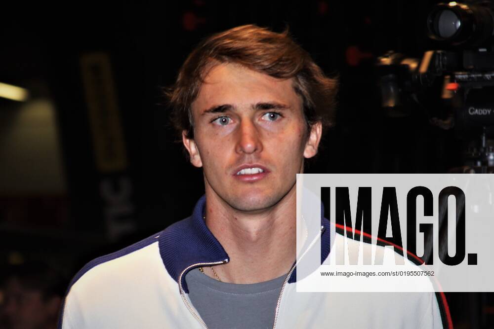 Alexander Sascha Zverev ist ein deutscher Tennisspieler und Olympiasieger. Er gewann bisher 19 Titel im Einzel, darunter 2021 die Goldmedaille im Einzel bei den Olympischen Spielen in Tokio, die ATP Finals 2018 und 2021 und fuenf Masters-1000 Turniere, sowie zwei Wettbewerbe im Doppel mit seinem Bruder Mischa. Foto: Zverev auf der Ispo Munich, Sportmesse auf der Messe Muenchen