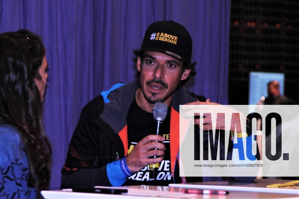 Joao Andrade ist ein internationaler Ultra-Trail Runner. Foto: Andrade auf der Sportartikel-Leitmesse Ispo 2022, Messe Muenchen