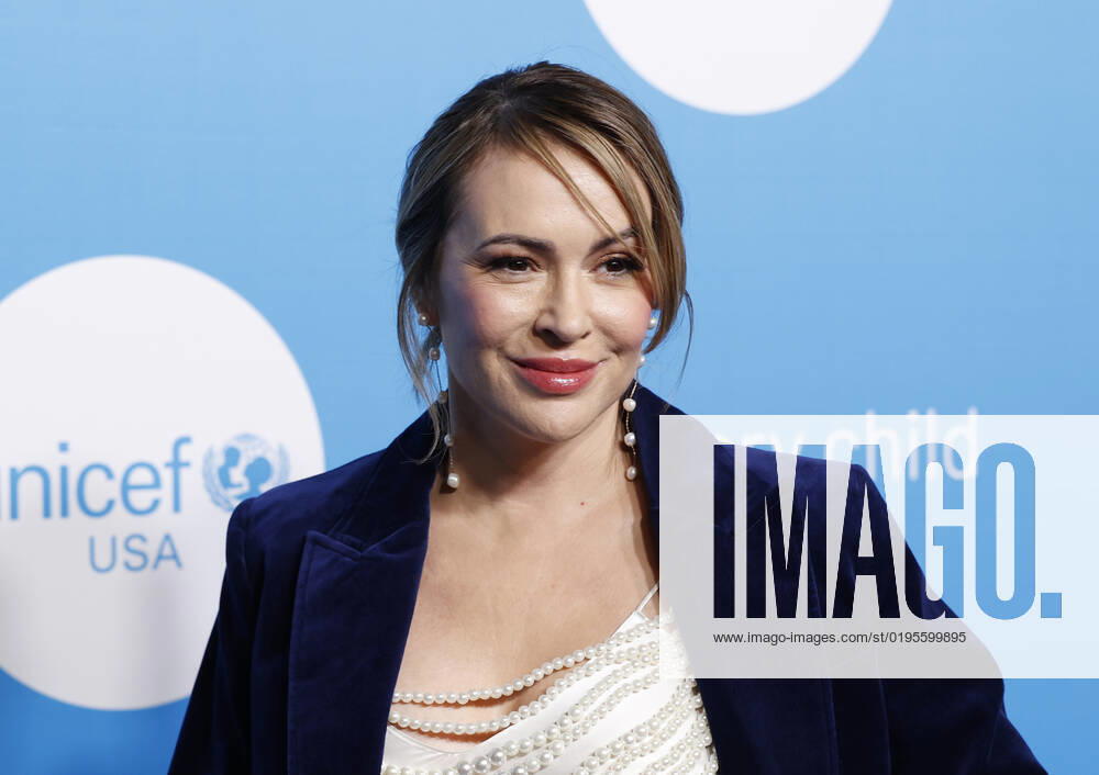Alyssa Milano arrives on the red carpet at the 2022 UNICEF Gala at The Glasshouse on Tuesday, November 29, 2022 in New York City. NYP20221129145 JOHNxANGELILLO