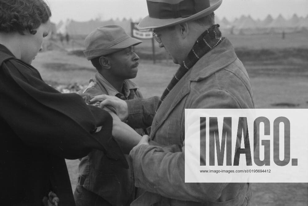Vaccination in the camp for Negro flood refugees at Marianna, Arkansas, 1937. Creator: Walker Evans.